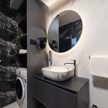 The Luxe
