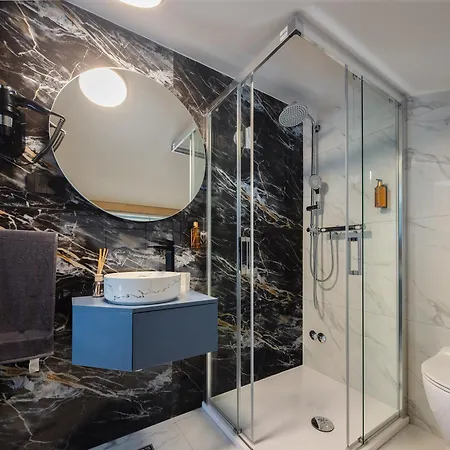 The Luxe Apartment *