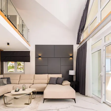 The Luxe * Stanici