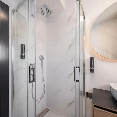 The Luxe Apartment *