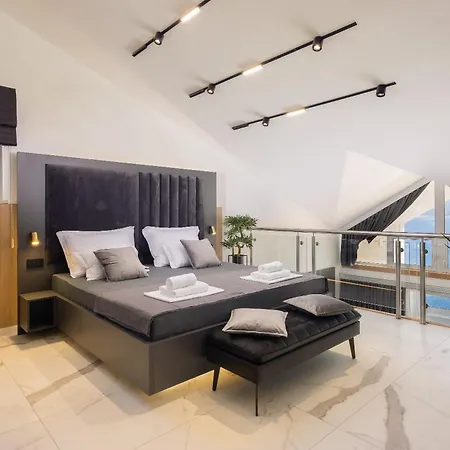 The Luxe